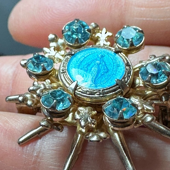 Blessed Mother Pin Brooch Miraculous Medal Blue Enamel Stones VTG Religious 4363 - Picture 7 of 8